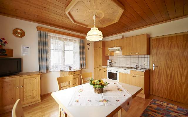 Einrichtung mit Vollholzmoebel