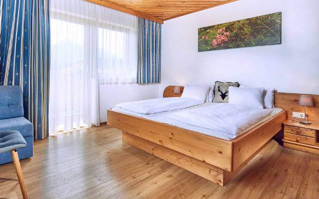 Viel Holz spendet wohltuende Gemuetlichkeit