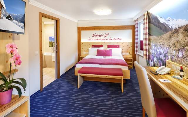 Elegante Raumgestaltung im Hotel Alpina