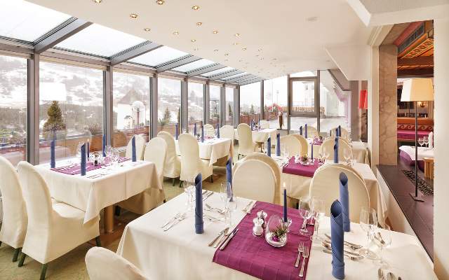 Verwoehnpension im schoenen Speisesaal