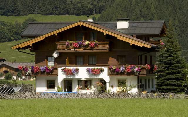 Holiday home Amadeo in a quiet and sunny location in Flachau