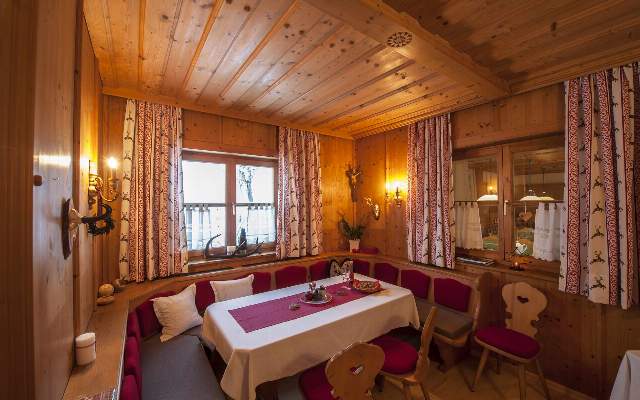 The cosy parlour for the catering of the guests