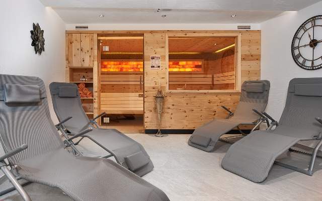 Kleiner Wellnessbereich mit Sauna