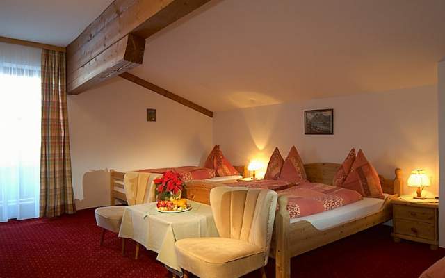 Gemuetliches Doppelzimmer im Berggasthof Munzen