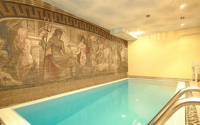 Indoor swimming pool and sauna are available to guests