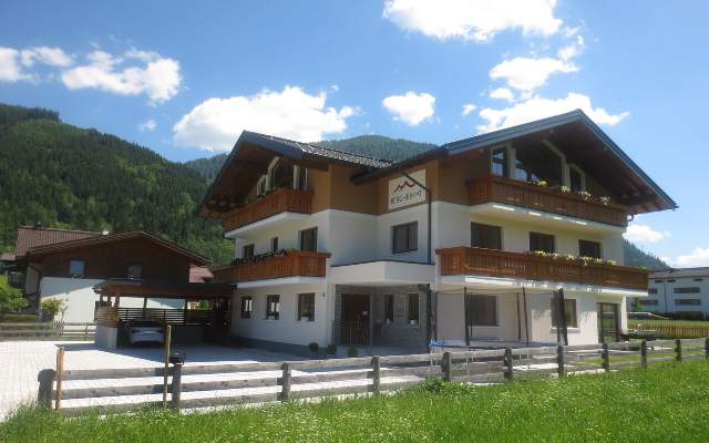 In summer, the Bergheimat flat house is the ideal starting point for hiking and cycling tours