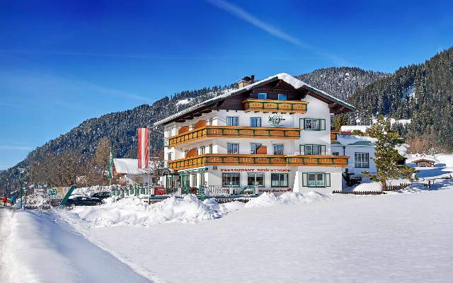 The Brueckenhof is only a few metres from the Rittisberg family ski area