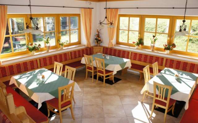 Ein sonniger Frühstücksraum für Ihren perfekten Start in den Tag