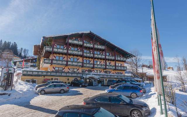 The Alpine Style Hotel is located directly on the ski slope
