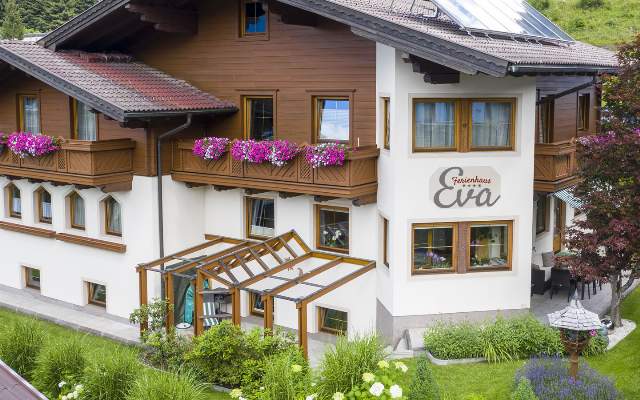 Das Ferienhaus Eva liegt im Zentrum von Flachau