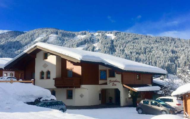 Der Skilift kann zu Fuss in wenigen Minuten erreicht werden