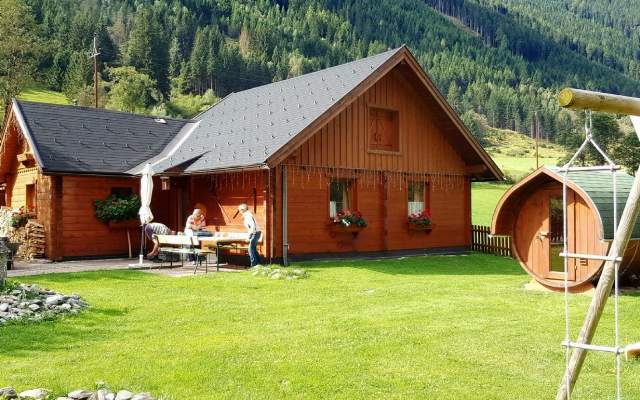 Sommerurlaub im Ferienhaus Murtalhütte mit großem Garten und Außensauna