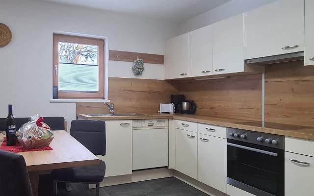 Geräumige und moderne Küche