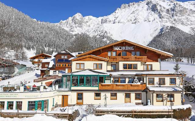 Im Winter liegt das Hotel Hochkoenig direkt am Skigebiet