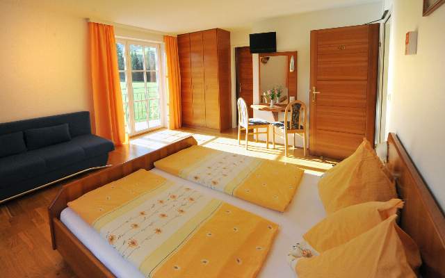 Geräumige Zimmer für 2 bis 4 Personen