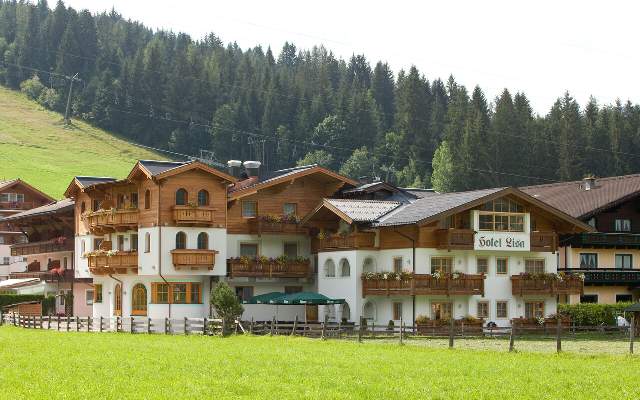 Hotel Lisa is located directly on the hiking trails