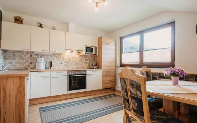 Spacious eat-in kitchen with high quality appliances