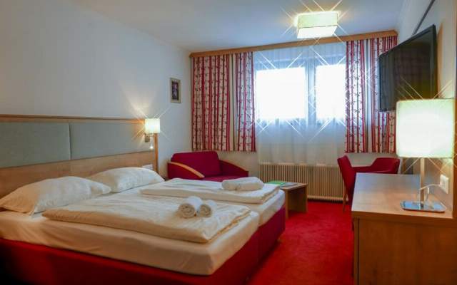 Gemütliche und geräumige Zimmer für 1 bis 4 Personen mit Frühstück, Restaurant im Haus