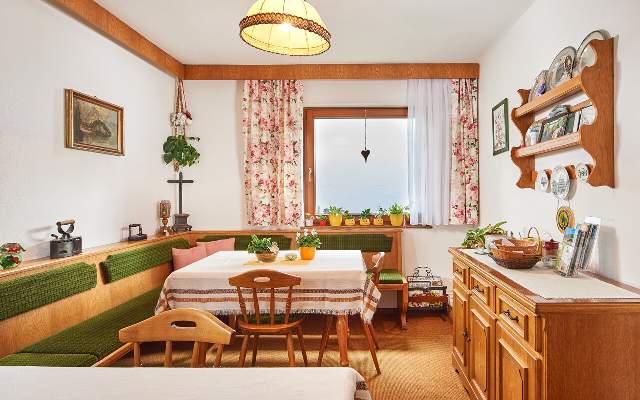 Großer Frühstücks- und Aufenthaltsraum