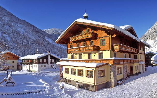 Oberkarteis Family Hotel in Winter