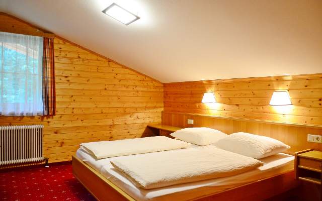 Zimmer mit Fruehstueck in der Pension Claudia