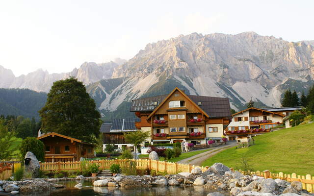 The location of the country inn Haus am Bach could not be more idyllic
