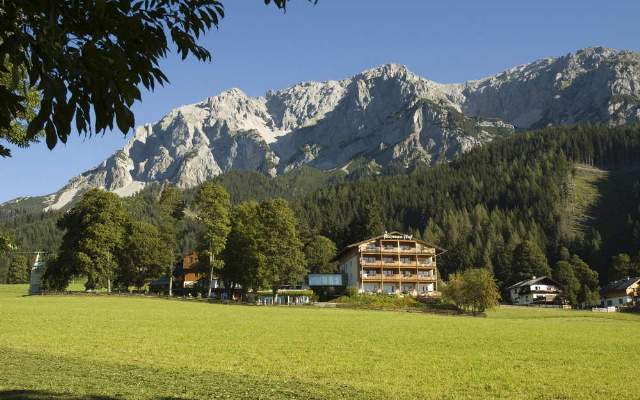 In summer the hotel is surrounded by the most beautiful mountain peaks of the Dachstein