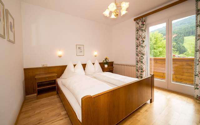 The double room can be booked separately or together with a flat