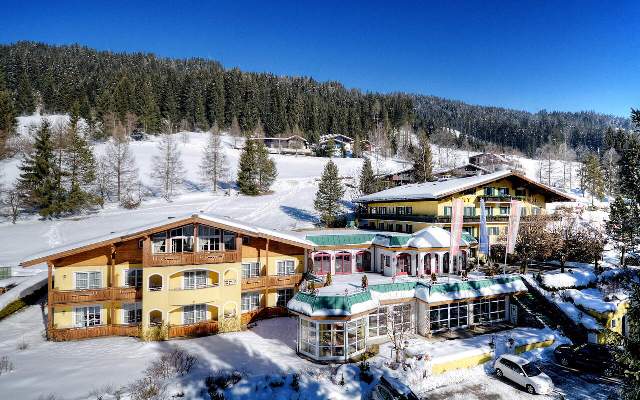 Die ganze Hotelanlage im Winter