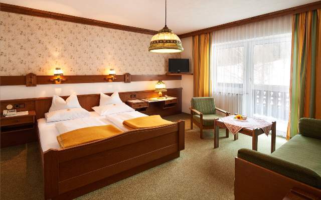 Comfortable shared room at Hotel Stockerwirt