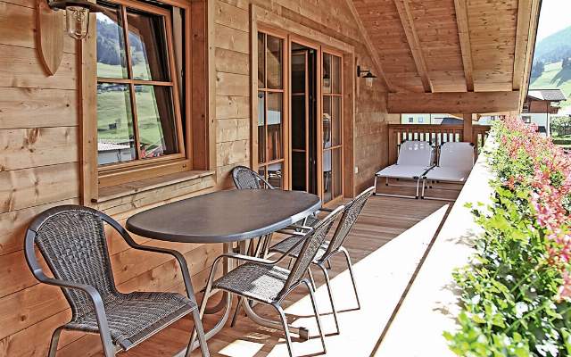 Terrasse zum Entspannen und Sonnetanken im Urlaub im SalzburgerLand