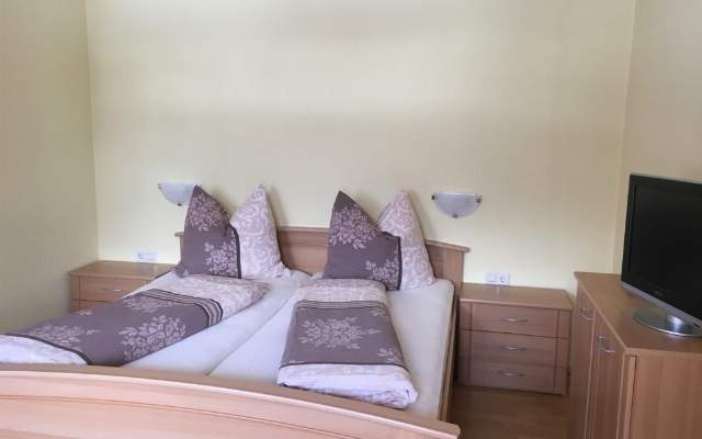 Gemütliche Schlafzimmer mit Doppelbett