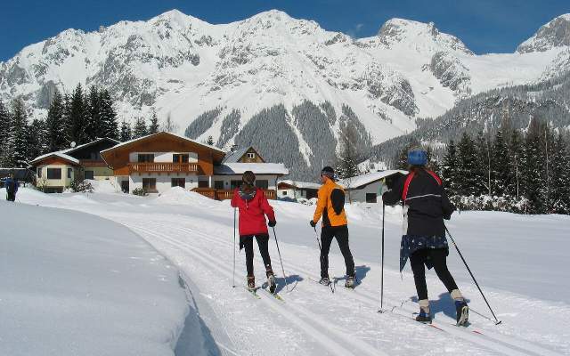 The cross-country skiing trail runs directly past the accommodation.