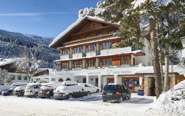 The Alpenhotel Wurzer is located in the centre of Filzmoos