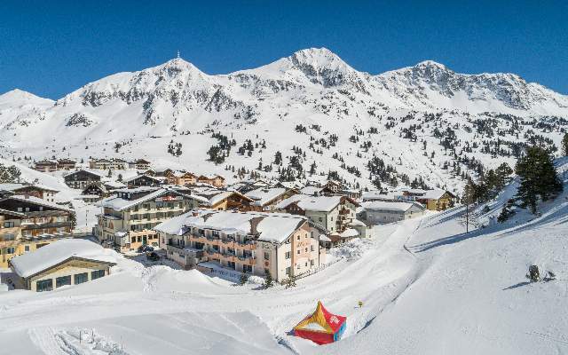 Ski vacations at the Hotel Zehnerkar and Hotel Obertauern in Obertauern, in the Salzburg region.