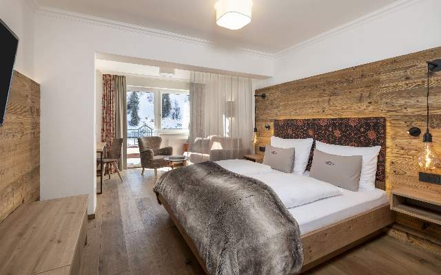 Spacious and cozy rooms and suites with 3/4 pampering board