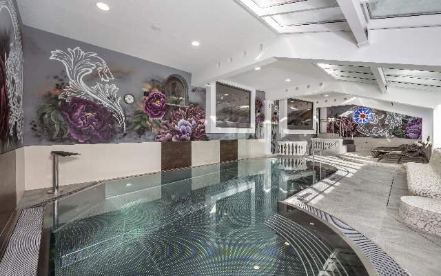 Wellness experiences featuring an indoor pool, sauna, infrared cabin, steam room, and much more.