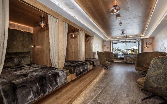 Wellness experiences featuring an indoor pool, sauna, infrared cabin, steam room, and much more.