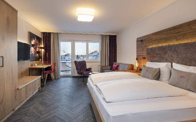Spacious and cozy rooms and suites with 3/4 pampering board